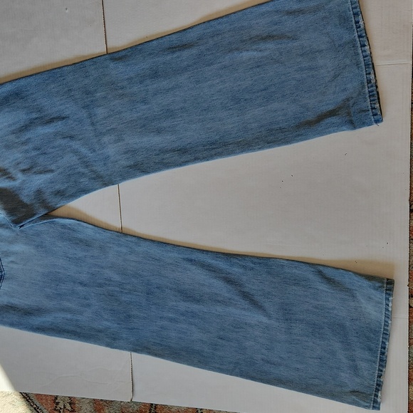 KanCan Jeans Ultra high rise 90S FLARE Light Wash Distressed Button Fly Wide Leg - Picture 13 of 16